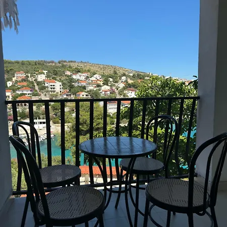 Bella * Τρογκίρ